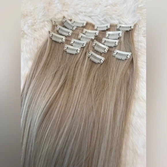 Blonde with Highlights long Hair Extensions 24 In - Picture 8 of 10